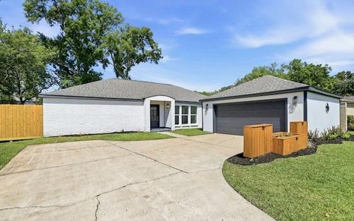 1722 Cherry Bend Dr, Houston, TX, 77077-4919 | Card Image