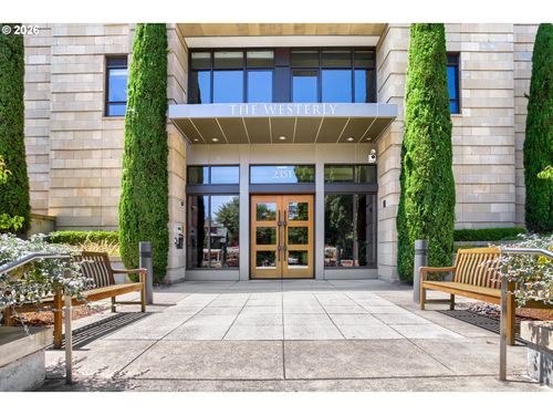 202-2351 Nw Westover Rd, Portland, OR, 97210-3780 | Card Image