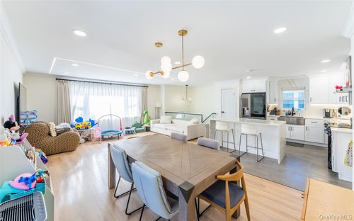 36 Adams St, Floral Park, NY, 11001-2810 | Card Image