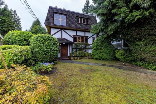 292 E St. James Road, North Vancouver, BC, V7N1L2 | Card Image