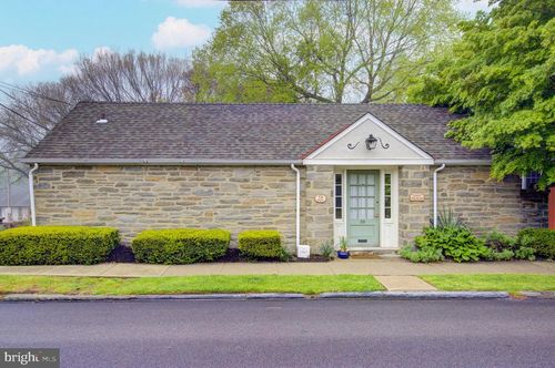 39 E Chestnut Hill Ave, PHILADELPHIA, PA, 19118-2728 | Card Image