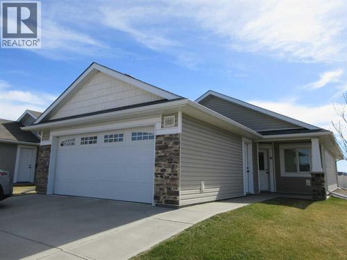 122 Chartwell Place Se, Medicine Hat, AB, T1B0E4 | Card Image