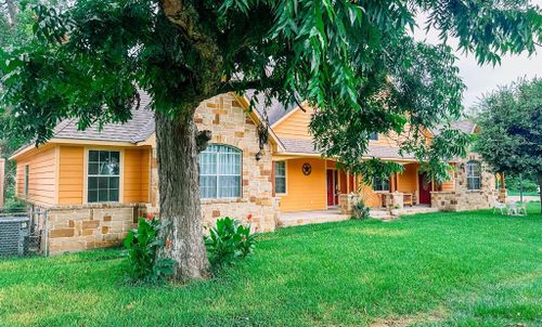 834 Prairie St, Columbus, TX, 78934-1840 | Card Image