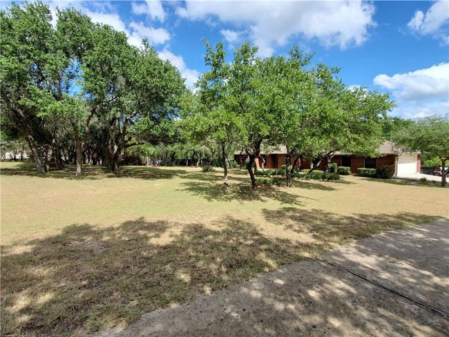 10400 W Cave Loop, House other with 4 bedrooms, 2 bathrooms and 5 parking in Dripping Springs TX | Image 4