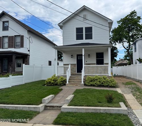 13 Locust Ave, Red Bank, NJ, 07701-1221 | Card Image