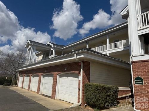 8913 Meadow Vista Rd, Charlotte, NC, 28213-5290 | Card Image