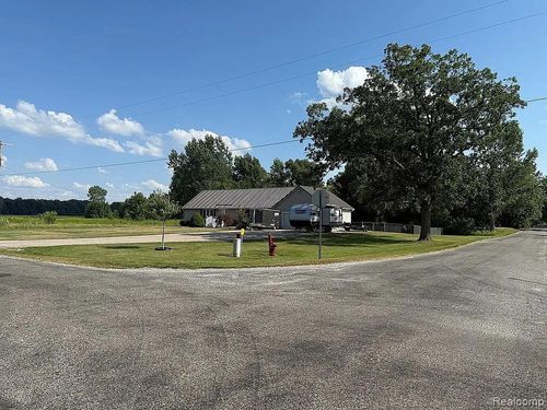 4022 Busch Rd, Birch Run, MI, 48415-8733 | Card Image