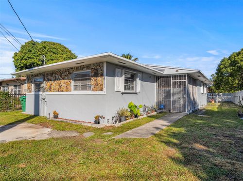 811 Nw 112th St, Miami, FL, 33168-2242 | Card Image