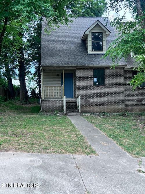 2002 Countryhill Ln, Knoxville, TN, 37923-1334 | Card Image