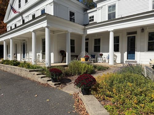 204 Village St, Medway, MA, 02053-1118 | Card Image