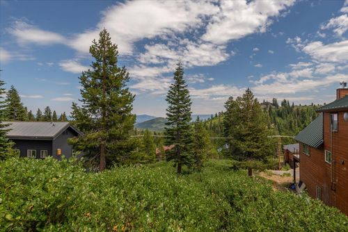 15644 Skislope Way, Truckee, CA, 96161-7060 | Card Image