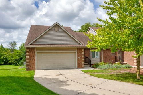 902 Nw Irvinedale Dr, Ankeny, IA, 50023-8724 | Card Image