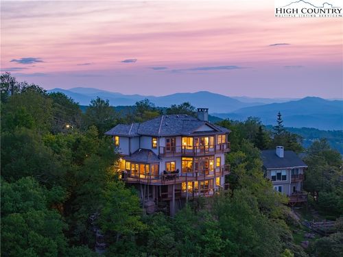 311 N Pinnacle Ridge Rd, Beech Mountain, NC, 28604-8264 | Card Image