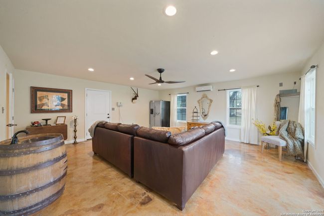 6005 W Ammann Rd, Home with 5 bedrooms, 5 bathrooms and null parking in Bulverde TX | Image 38