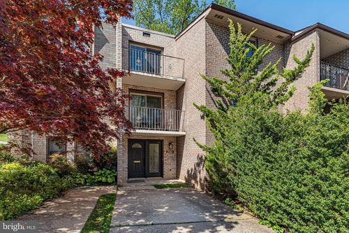 2148 Military Rd, Arlington, VA, 22207-3969 | Card Image