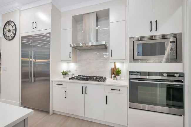 212 Blackman St, House other with 6 bedrooms, 5 bathrooms and 5 parking in New Westminster BC | Image 10