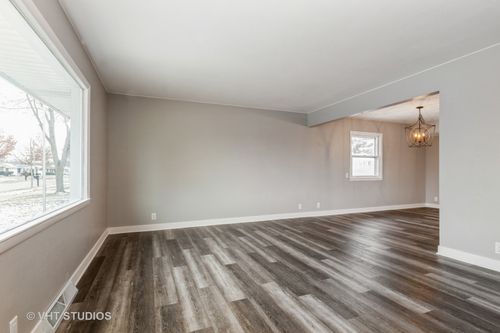 6611 S 21st St, OAK CREEK, WI, 53154-1006 | Card Image