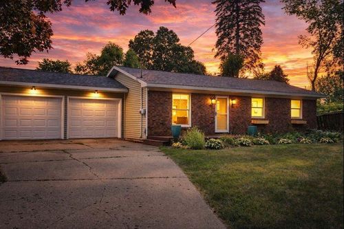 826 Morningside Dr, Lake Odessa, MI, 48849-1239 | Card Image