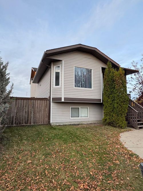 8802 67 Ave, Grande Prairie, AB, T8W2X9 | Card Image
