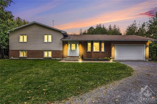 7795 Flewellyn Rd, Ashton, ON, K0A1B0 | Card Image