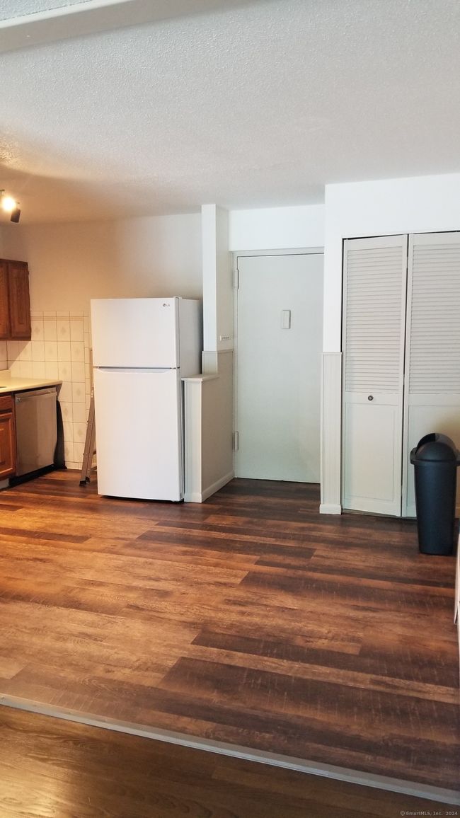 APT-11 - 75 Balance Rock Rd, Condo with 2 bedrooms, 1 bathrooms and 2 parking in Seymour CT | Image 11