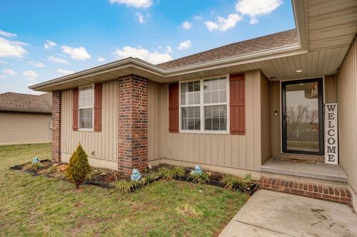 201 N Lake Avenue, Clever, MO, 65631 | Card Image