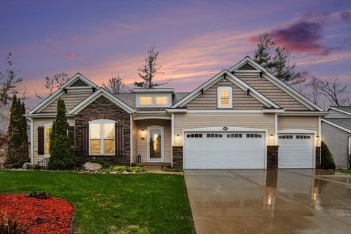 6837 Westshire Dr, Norton Shores, MI, 49444-7804 | Card Image