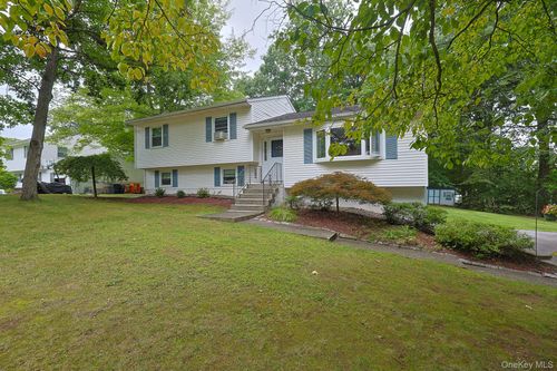 26 Rockwood Dr, Newburgh, NY, 12550-2036 | Card Image