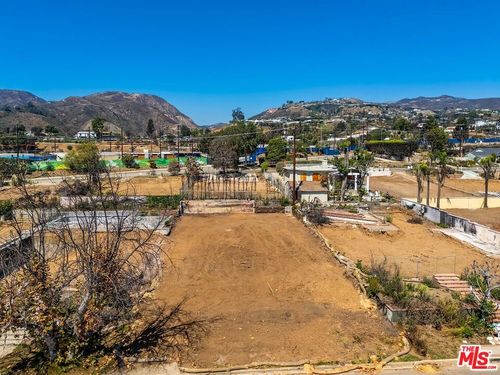 16915 Bollinger Dr, Pacific Palisades, CA, 90272-3222 | Card Image