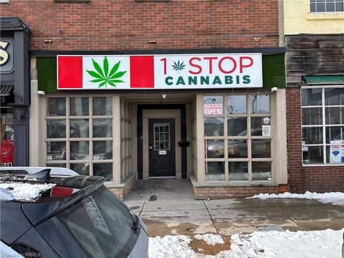 38 Norfolk St S, Simcoe, ON, N3Y2V9 | Card Image