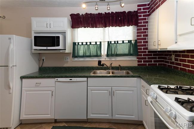 14 Dee St, House other with 3 bedrooms, 2 bathrooms and 2 parking in Moro IL | Image 7