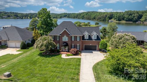 215 Iswa Dr, Taylorsville, NC, 28681-3540 | Card Image