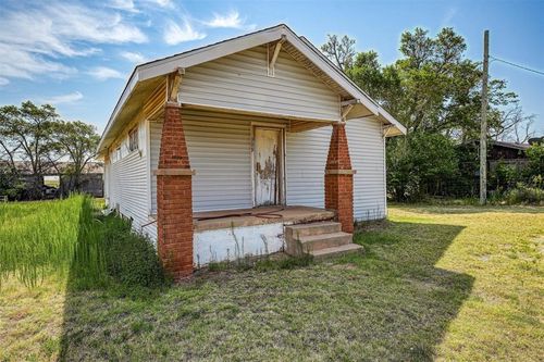 309 E Broadway St, Foss, OK, 73647-4746 | Card Image
