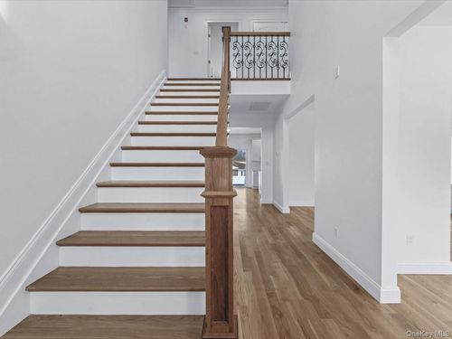 42 Williamson St, East Rockaway, NY, 11518-1926 | Card Image