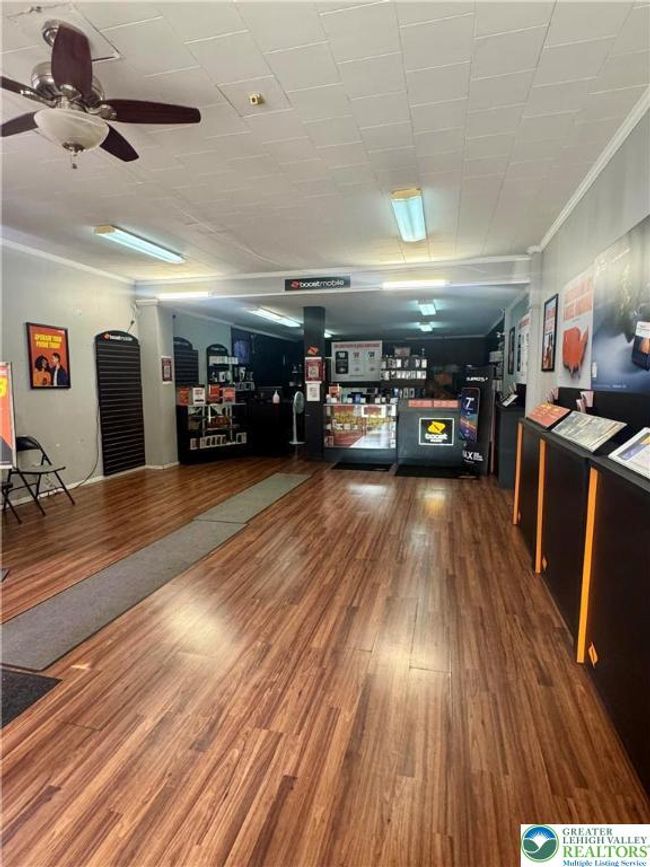 Store front | Image 20