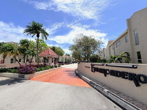 h23-5326 Ne 6th Ave, Oakland Park, FL, 33334-3428 | Card Image