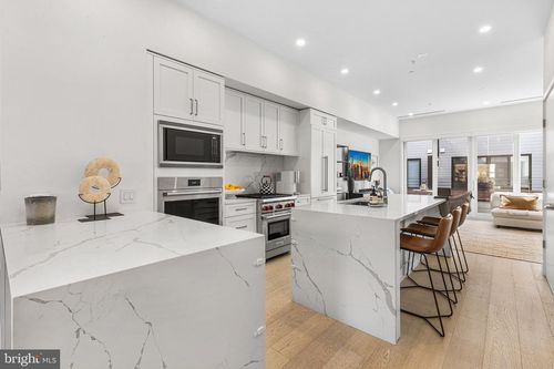 116 N Croskey St, PHILADELPHIA, PA, 19103-1332 | Card Image