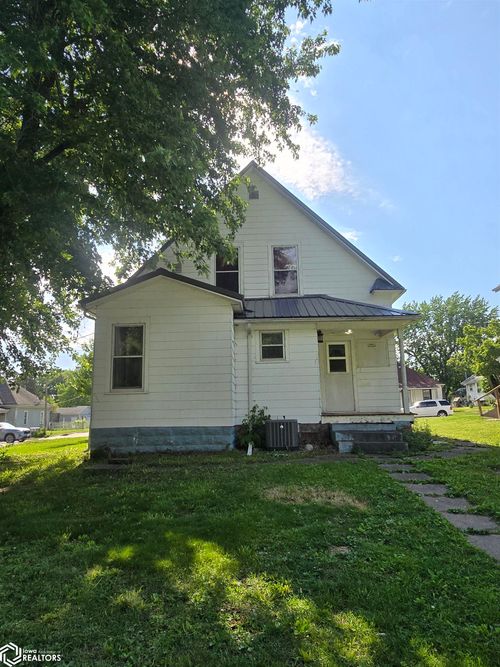 302 N Van Buren Avenue, Ottumwa, IA, 52501 | Card Image