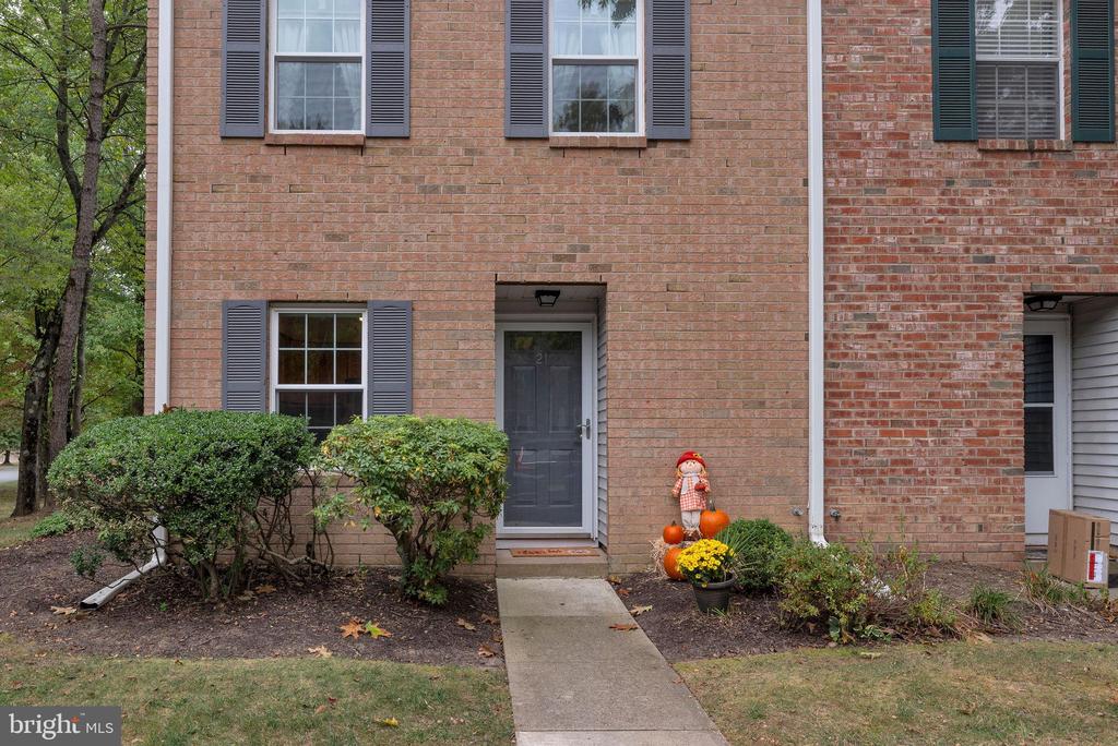 Abelia Ct, Lawrence Township, NJ 08648