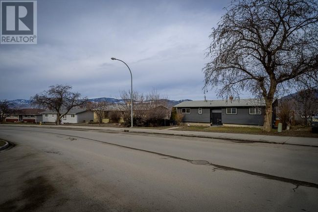 492 Grandview Terr, House other with 3 bedrooms, 3 bathrooms and 3 parking in Kamloops BC | Image 28