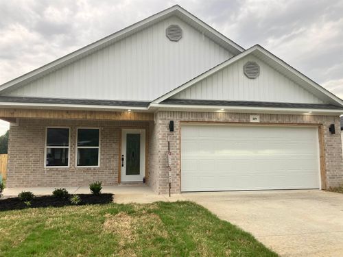 109 E Florida St, Beebe, AR, 72012-3301 | Card Image