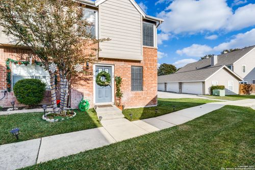12 Cross Cyn, San Antonio, TX, 78247-4252 | Card Image