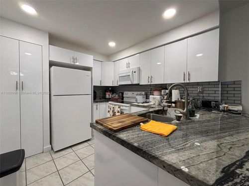 184-15408 Sw 85th Ter, Miami, FL, 33193-1208 | Card Image