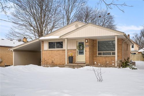 60 Kenwood Dr, Kitchener, ON, N2B3H2 | Card Image