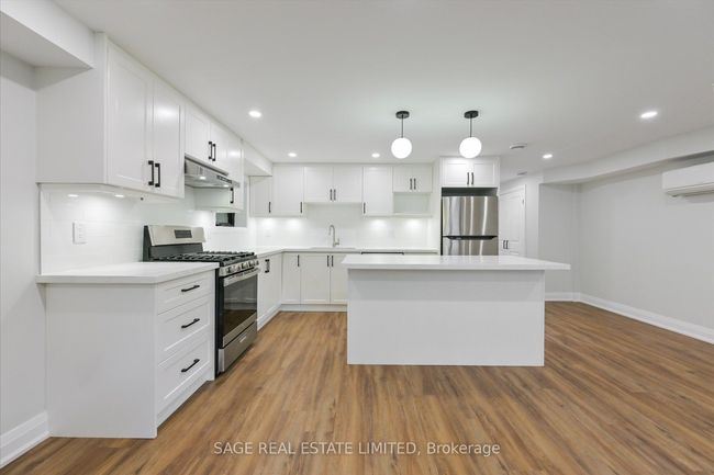 A - 22 Lansdowne Ave, Home with 2 bedrooms, 2 bathrooms and null parking in Toronto ON | Image 11