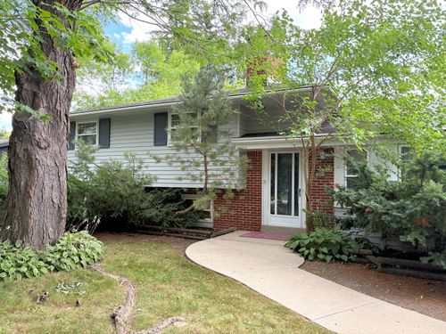 6600 N Braeburn Ln, Glendale, WI, 53209-3326 | Card Image