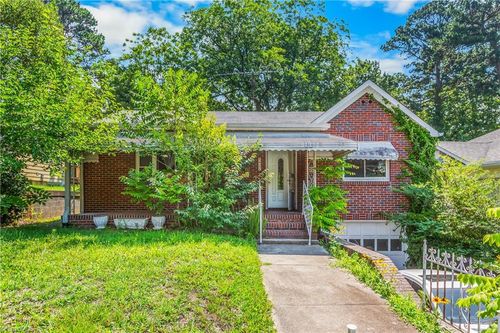 2427 N Patterson Ave, Winston-Salem, NC, 27105-5219 | Card Image