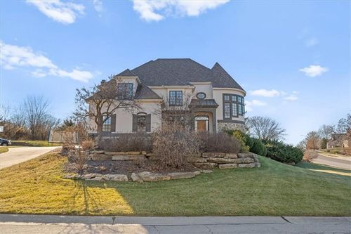 8143 Spruce Ct, Parkville, MO, 64152-4372 | Card Image