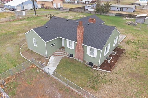 32105 S Finley Rd, Kennewick, WA, 99337-9138 | Card Image