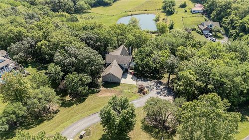 2323 S Crenshaw Rd, Independence, MO, 64057-3017 | Card Image